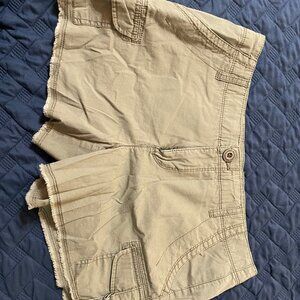 Natural Reflections Shorts Olive Green Size 4